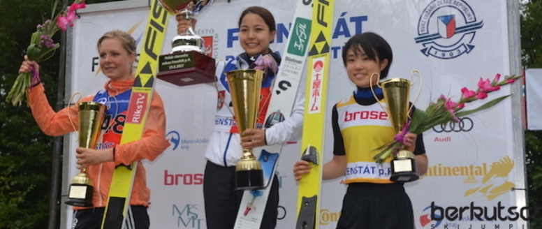 LGP: Návrat Takanashi na skokanský trůn, cenné body pro Barboru Blažkovou