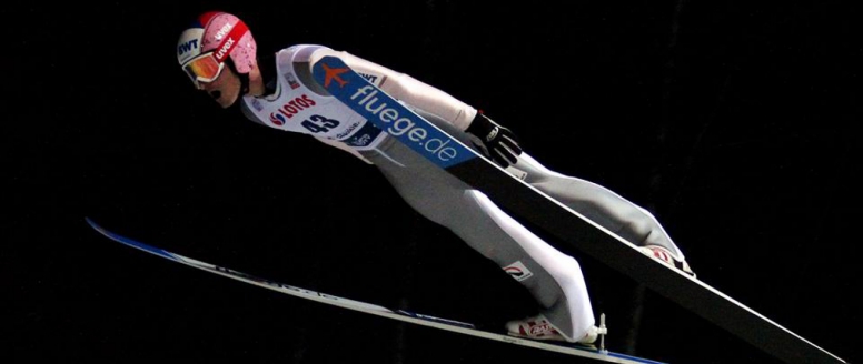 Poslední závod Jakuba Jandy byl pouze jednokolový, čeští skokané se mezi nejlepších osm týmů neprobojovali