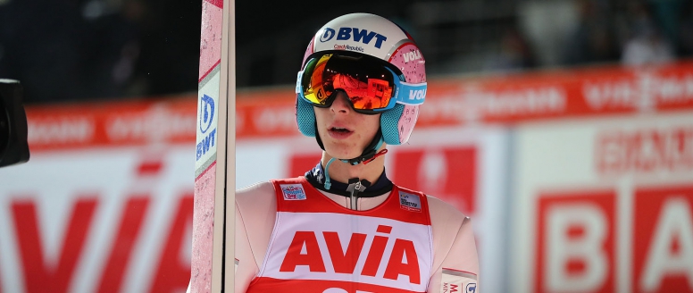 Čeští skokani do druhého kola nepostoupili, Freitag uhájil žlutý dres