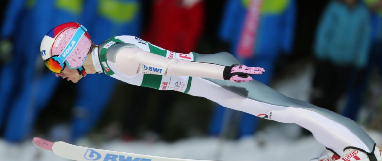 Do sobotního závodu v Engelbergu prošli dva čeští skokané, kvalifikaci vyhrál Kraft
