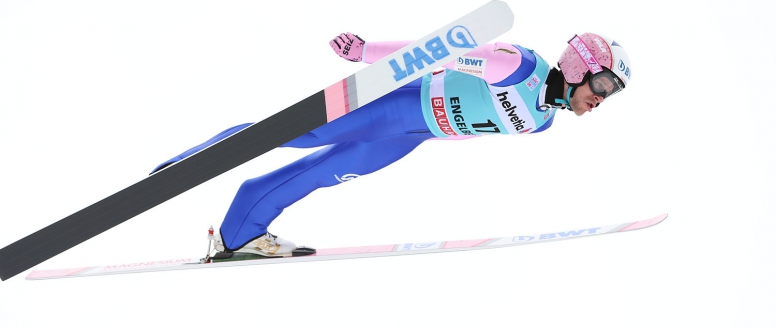 Tři čeští skokani postoupili do hlavního závodu v Oberstdorfu, vítězem kvalifikace se stal lídr Freitag