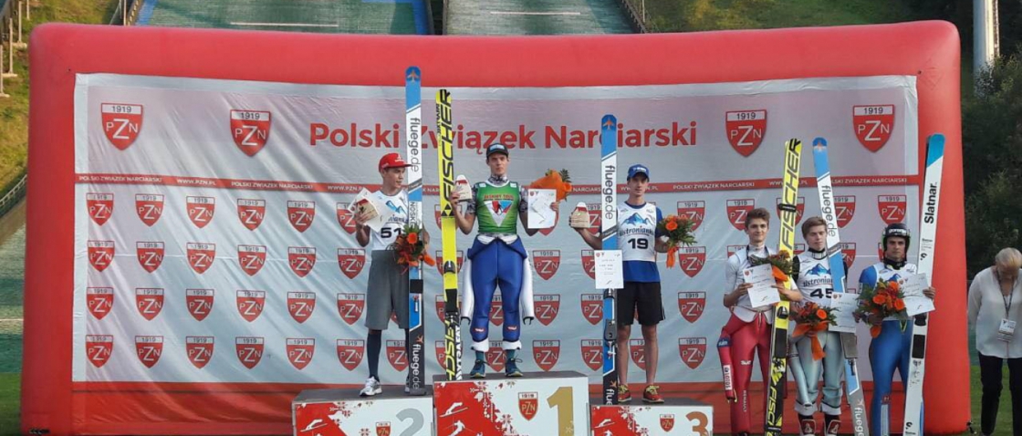 Další stupně vítězů! Lukáš Hlava vyskákal ve Szczyrku na Kontinentálním poháru třetí místo