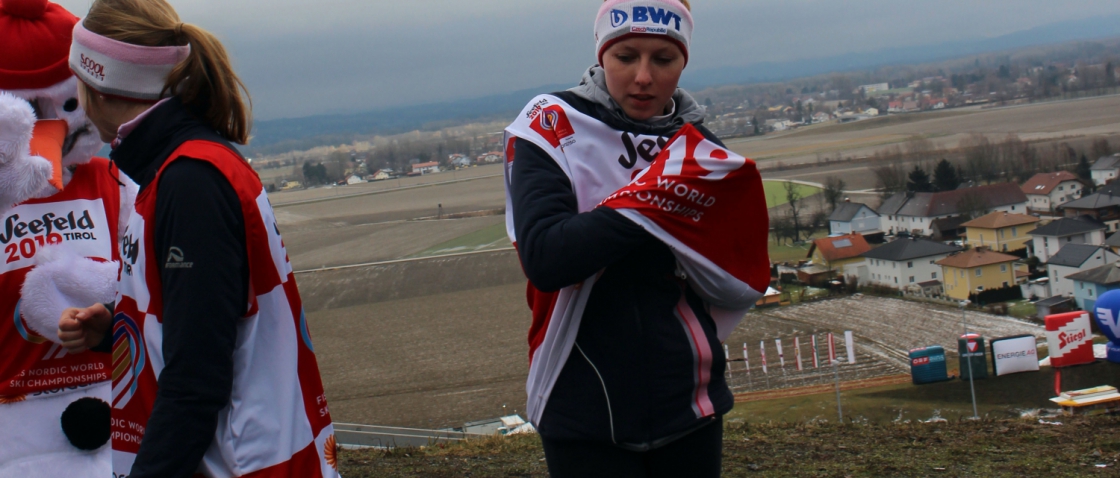 Karolína Indráčková vybojovala v Oberstdorfu dva body, vyhrála opět Maren Lundbyová