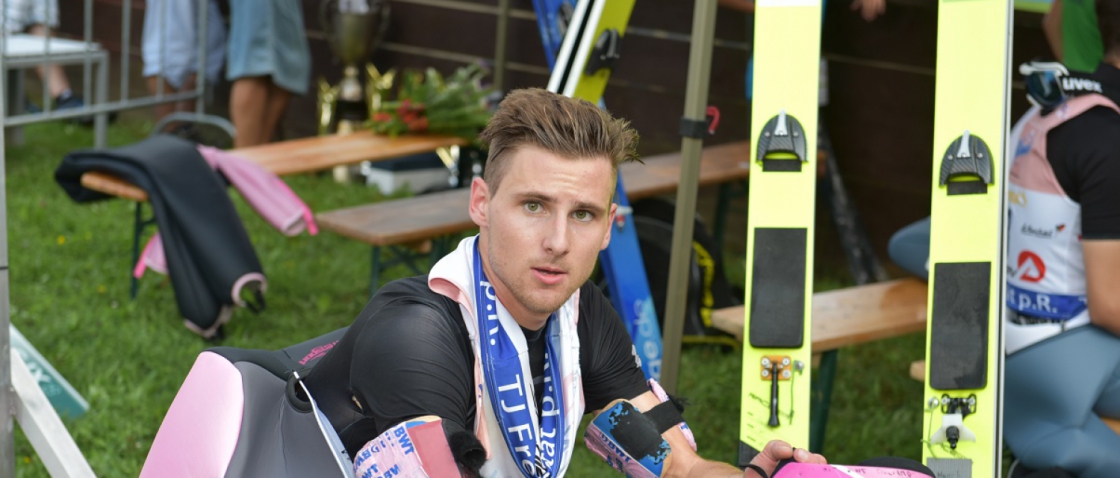 Nedělní závod Kontinentálního poháru překvapení nepřinesl, z Čechů bodoval Sakala