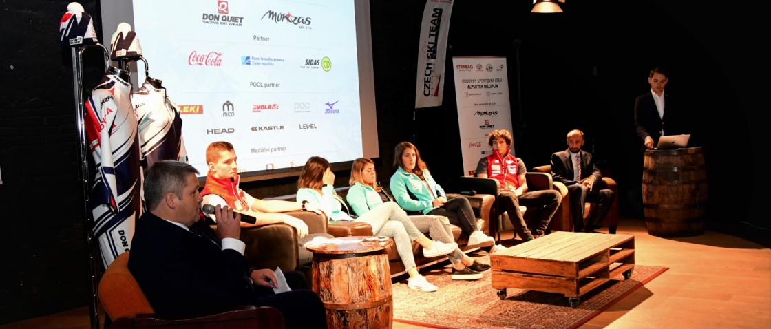 Tisková konference alpských lyžařů: Úvodní podnik SP v Söldenu pojedou Berndt a Capová