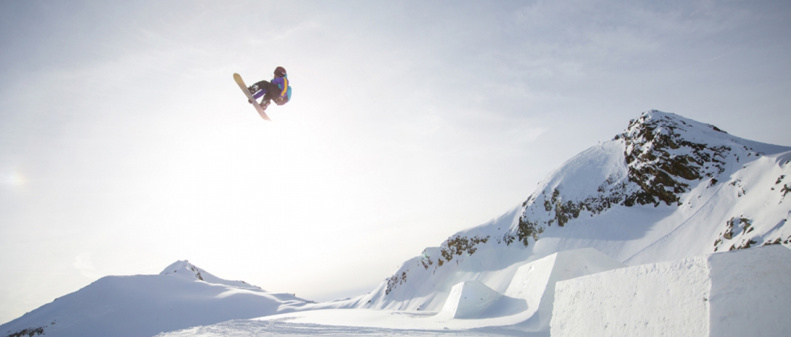 FOTO: Mladí freestyle snowboardisté a jejich soustředění na ledovci Stubai