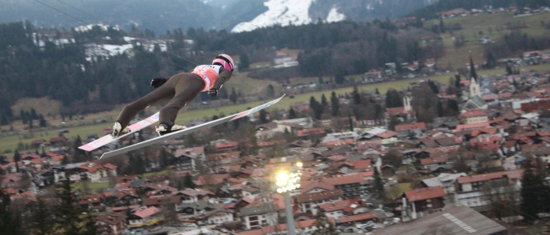Koudelka zářil v kvalifikaci, postoupil i Polášek. Vyhrál Stefan Kraft