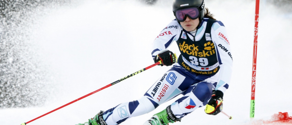 Martina Dubovská boduje v paralelním obřím slalomu v Sestriere!