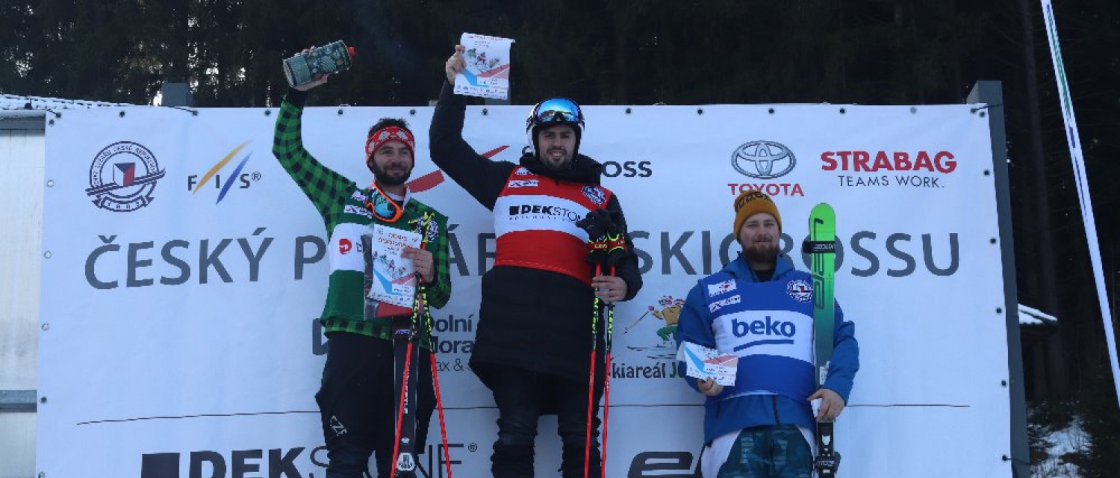 Ve skiareálu Jezerné se i přes nepřízeň počasí podařilo uskutečnit Český pohár ve skicrossu