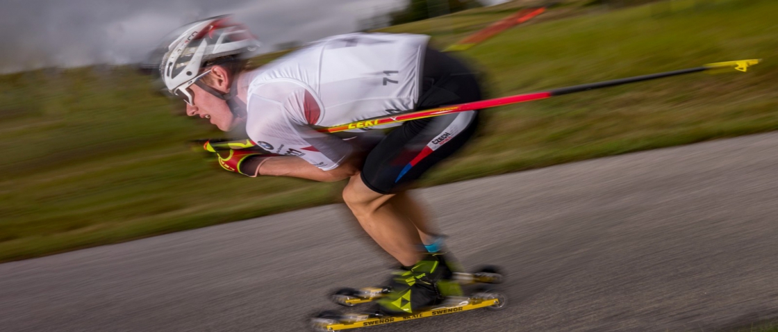 Šampionát v běhu na kolečkových lyžích vyvrcholil distančním závodem