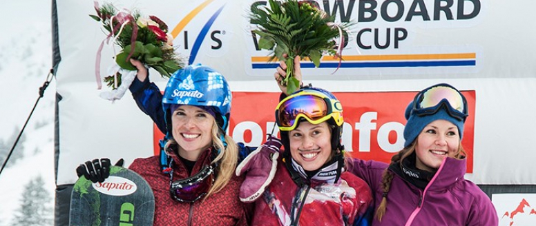 Snový vstup do sezóny. Snowboardcrosařka Samková ovládla úvodní závod Světového poháru