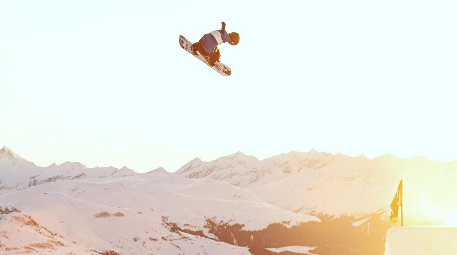 Startuje MS juniorů v akrobatickém lyžování a snowboardingu. O medaile bude bojovat i 27 Čechů
