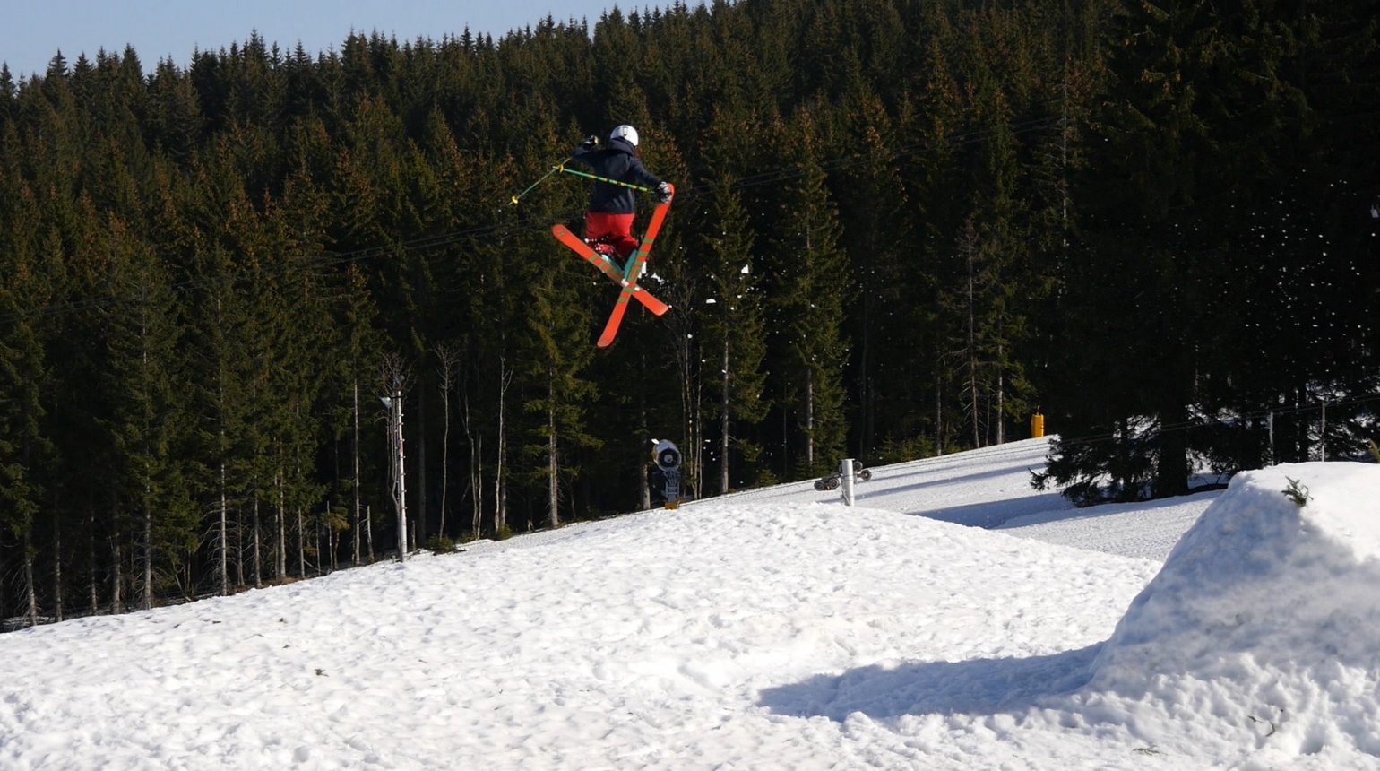 Freestyle lyžaři hodnotí sezonu a chystají přípravu na tu nadcházející. V zahraničí i v novém domácím areálu