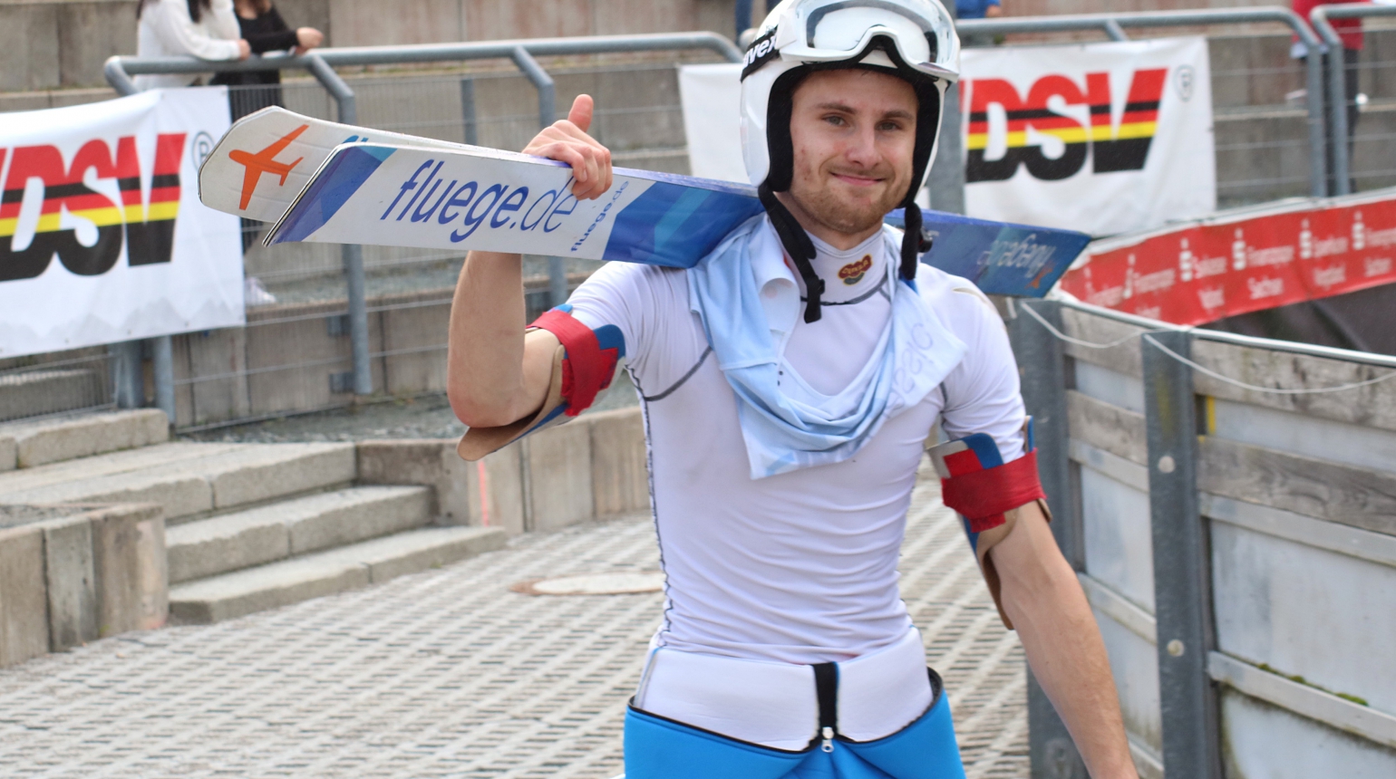 Finále COC mužů v Klingenthalu: vítězové z Rakouska, Sakala dvakrát na bodech