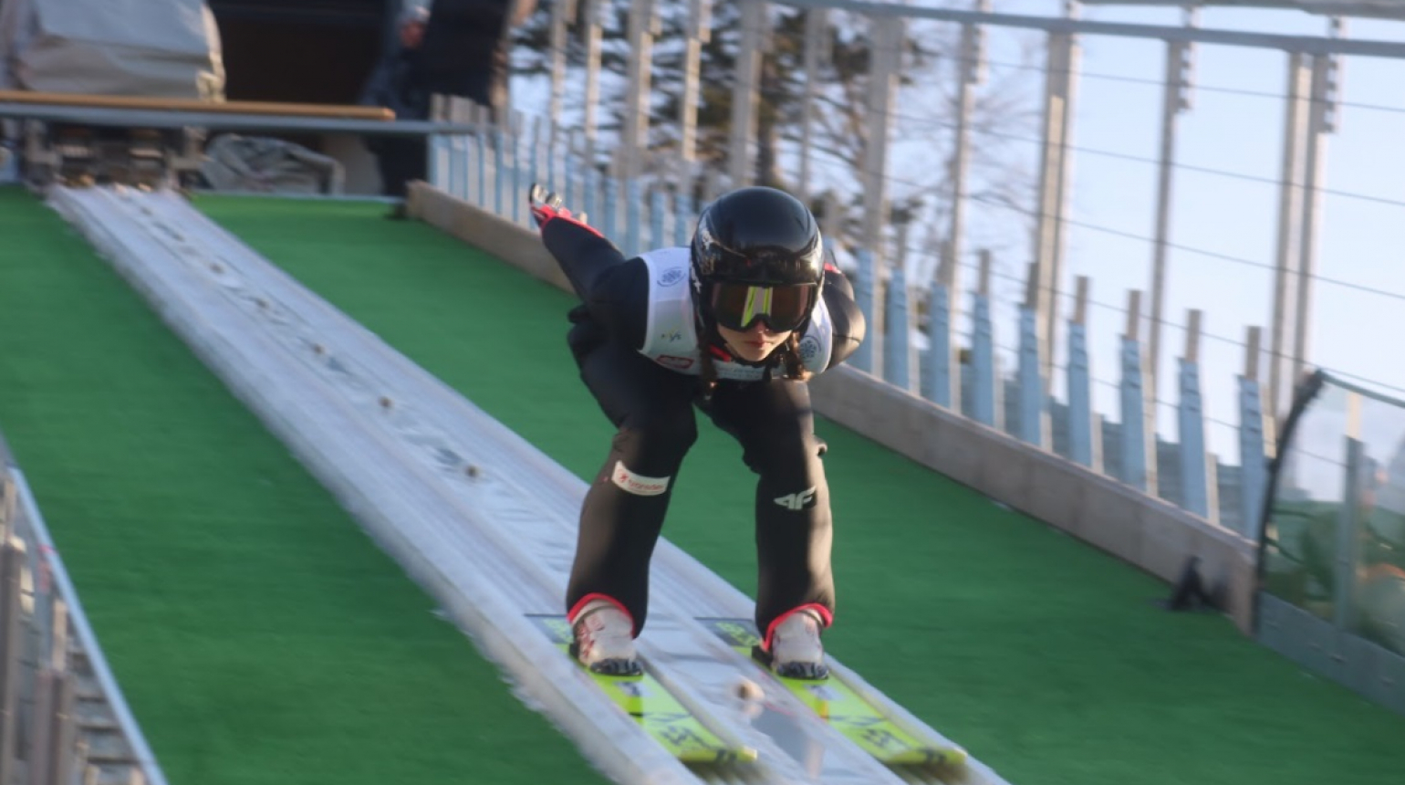 Juniorský titul vybojovali Nika Prevcová s Danielem Tschofenigem, Anežka Indráčková v TOP 10