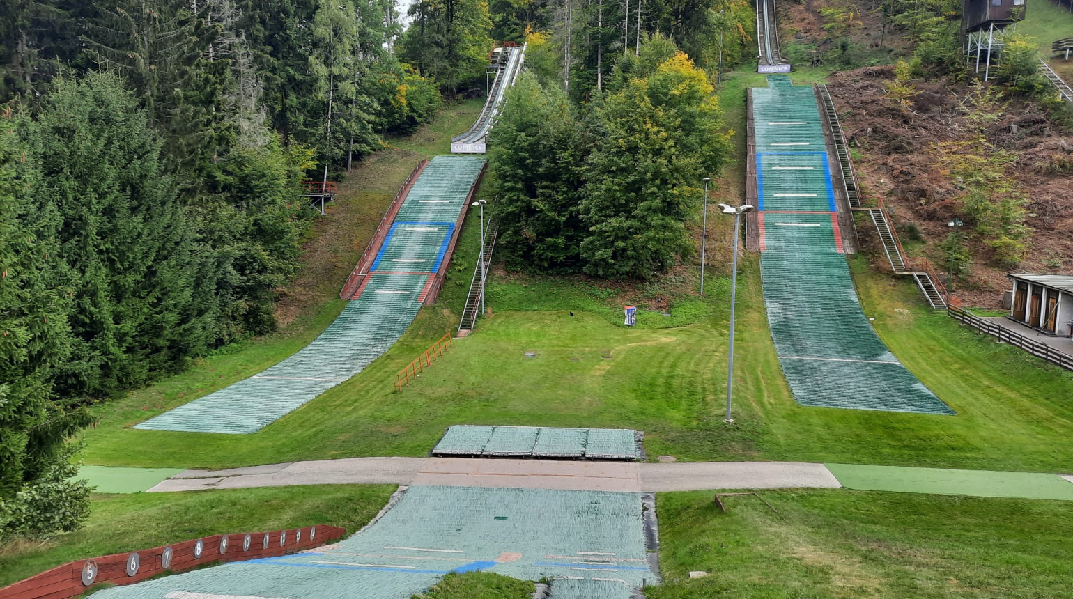 Žákovská letní sezóna vyvrcholila Mistrovstvím České republiky v Lomnici nad Popelkou, tituly si vybojovali chlapci i dívky celkem v pěti kategoriích