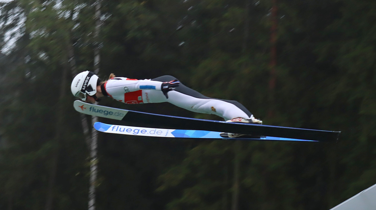 Finále Grand Prix v Klingenthalu: obě Češky na bodech, zvítězili Bogatajová a Kubacki