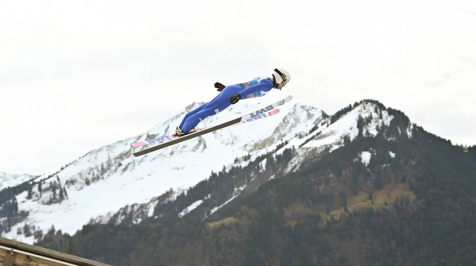 Turné čtyř můstků odstartovalo v Oberstdorfu. Koudelka v duelu nestačil na Tandeho