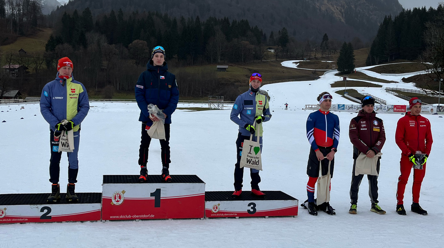 Fantastický Tuž vyhrál v Alpen Cupu závod s hromadným startem juniorů!