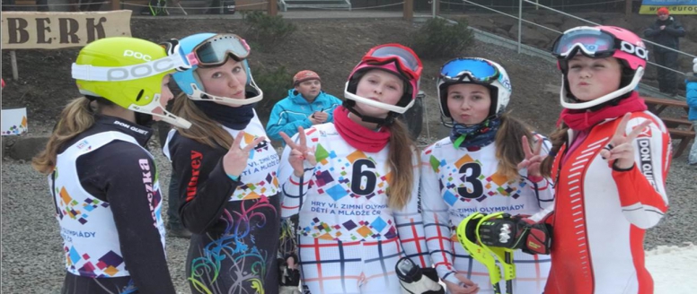Jan Ouvín a Nikola Bubáková vyhráli slalomy na VI. Zimní olympiádě dětí a mládeže