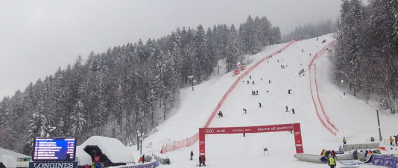 Dnešní obří slalom SP žen ve slovinské Kranjske Gore (se Šárkou Strachovou) musel být zrušen.