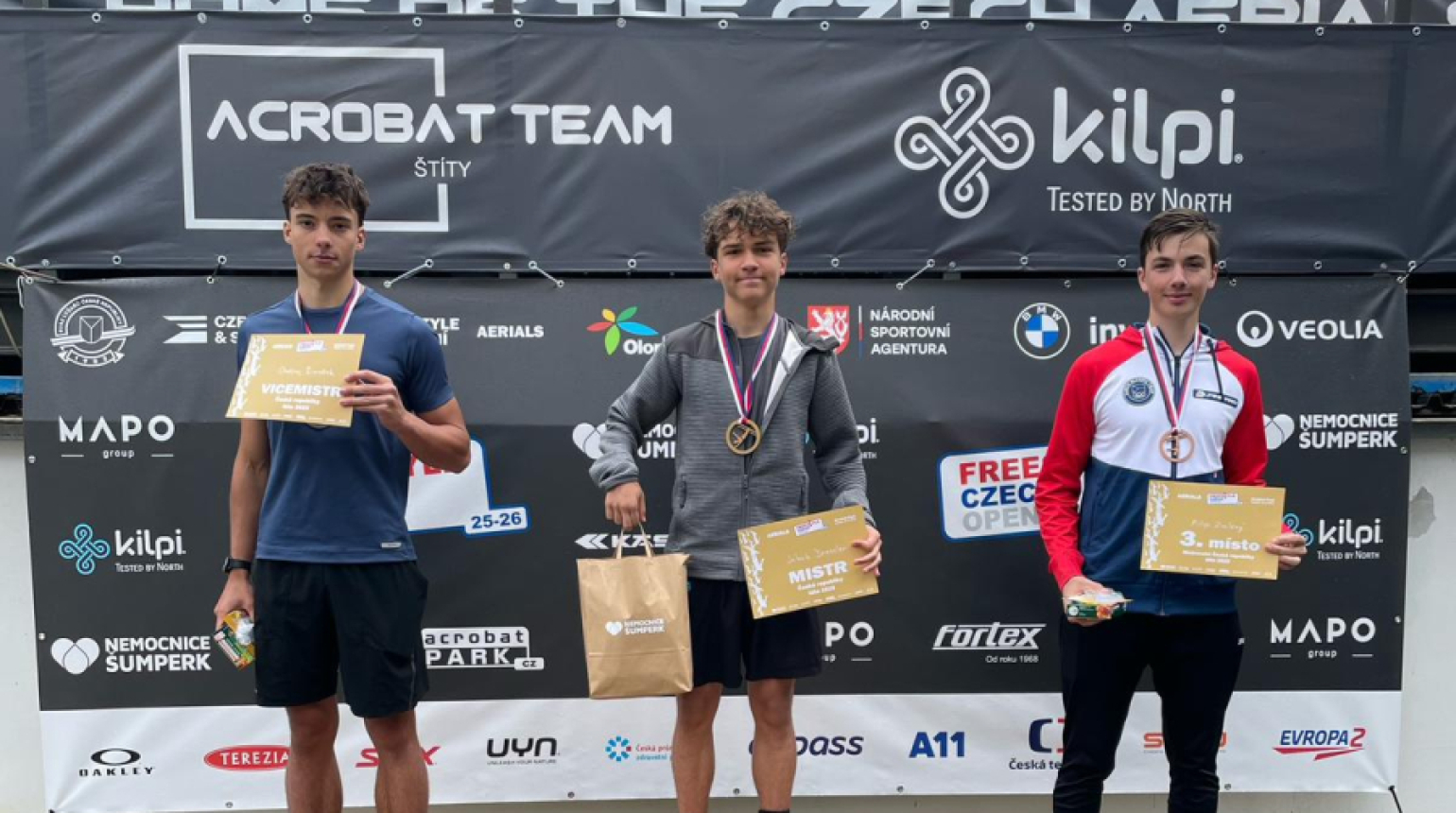 V Acrobat Parku byli korunováni letní mistři ČR v disciplíně Aerials. Mužům kraloval Jakub Dressler a mezi ženami Vendula Měrková