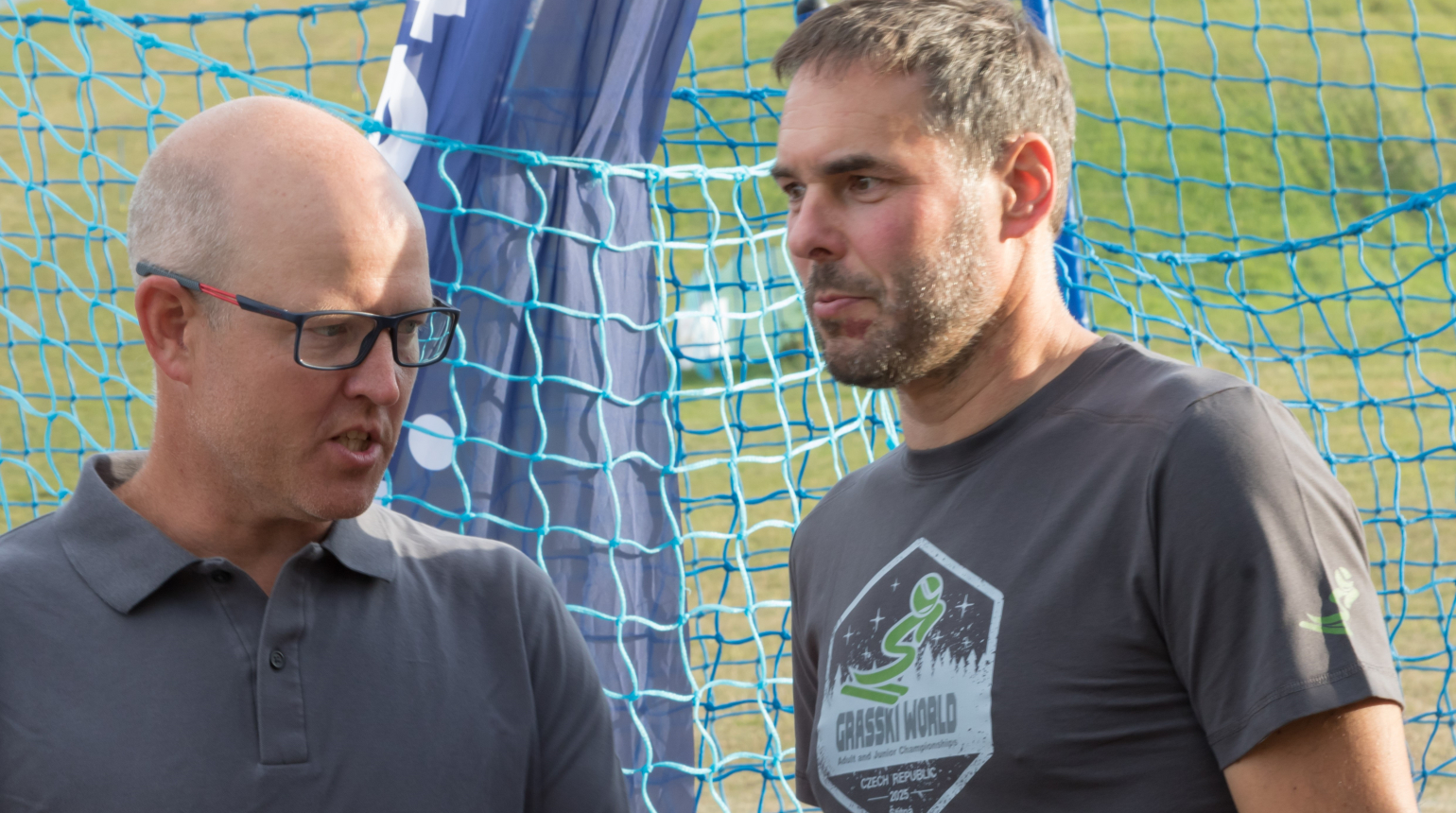 Patnáctinásobný šampion sleduje své nástupce. Travní lyžování si drží svou úroveň, těší legendárního Němce