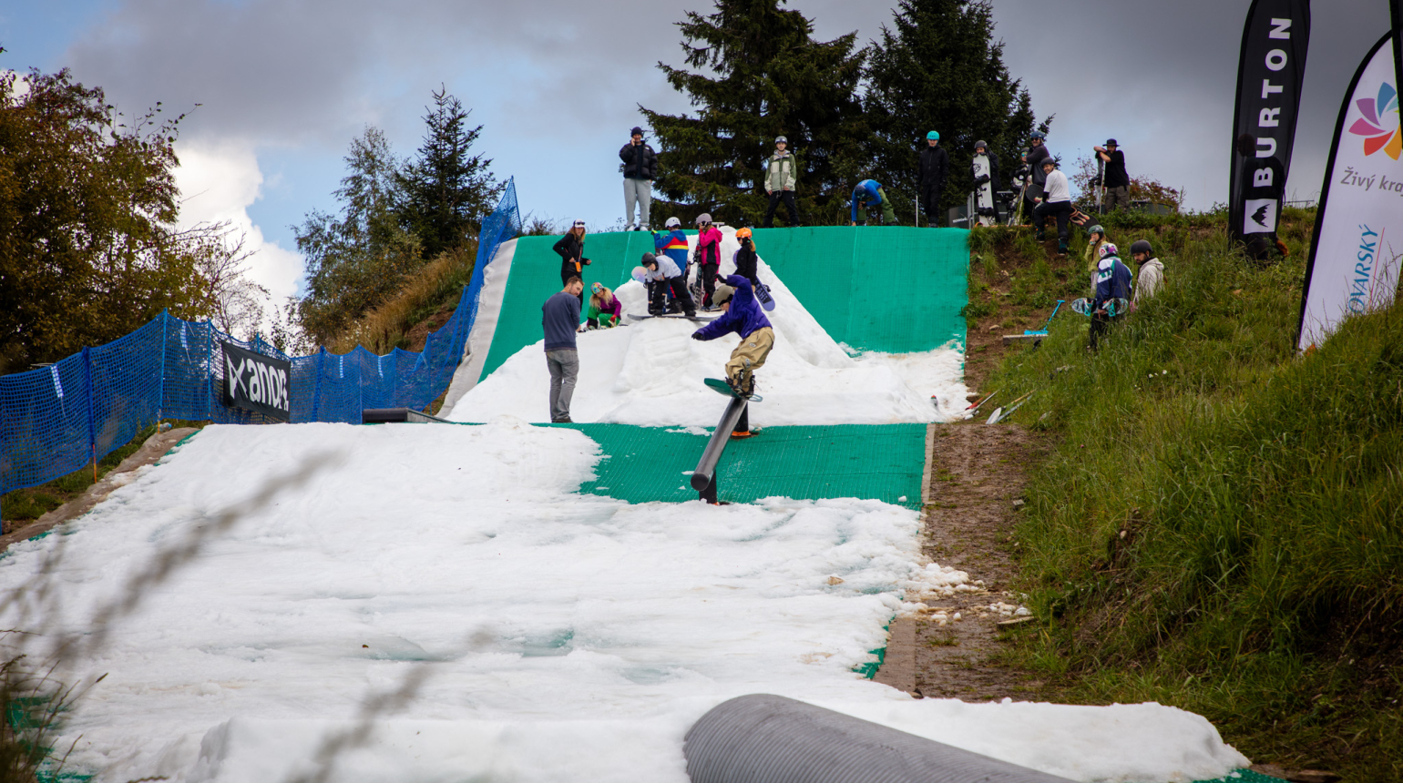 Snowboardová sezona otevřena v novém Freestyle parku Boží Dar