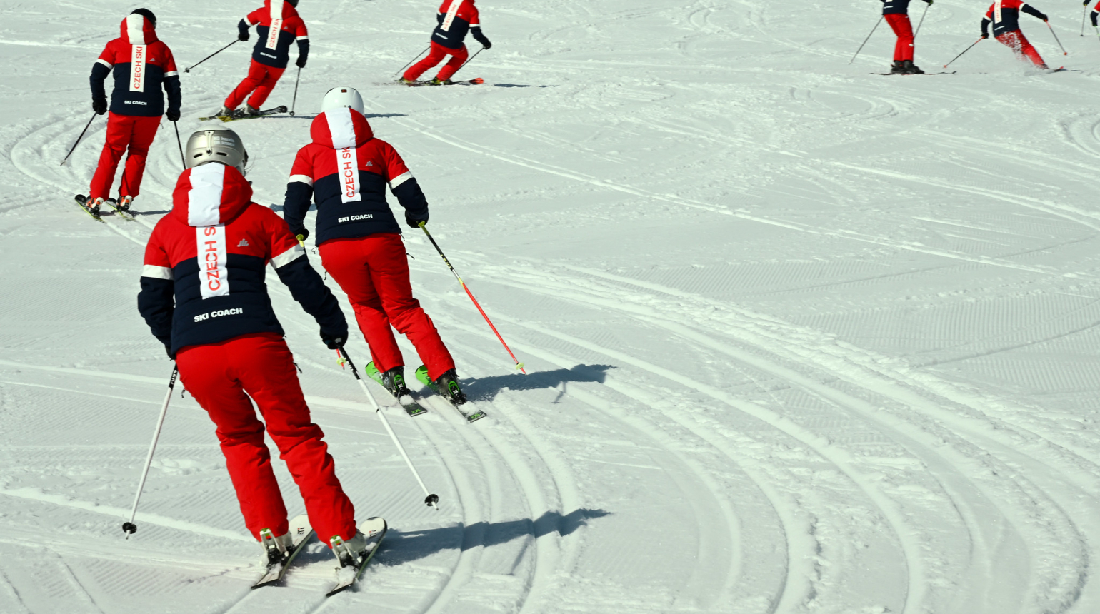 Bezpečně na sněhu: Má lyžař jedoucí níže vždy přednost? Rozsudek ukazuje, že ne tak úplně