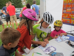 Šárka Strachová během podpory projektu Na kole jen s přilbou