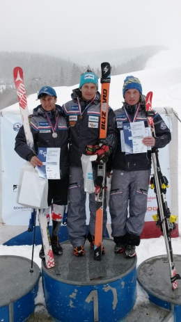 Pódium: 2. Adam Kotzmann, 1. Kryštof Krýzl, 3. Ondřej Berndt 