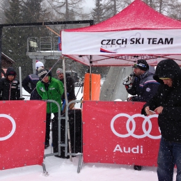 Komentátorské zázemí závodu s našimi Audi reprezentanty
