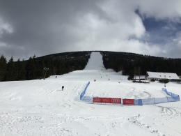 Pohled na závodní trať a cílový prostor AUDI SKI RACE 2015