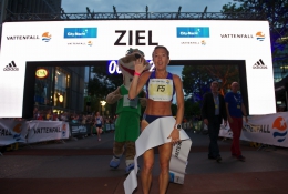 Eva Vrabcová Nývltová na nočním závodě v Berlíně