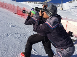 Trenéři Honza Kvasnička a Petr Lajkeb natáčejí a fotí svěřenkyně v tréninku