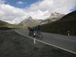 Mužský tým s Petrou Novákovou se vydal rovněž zdolávat italské vrcholky, jejich tradiční destinací je však Livigno. 