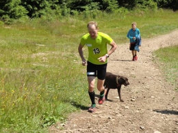 Také výběh na Klínovec suverénně ovládli naši reprezentanti. V osobním rekordu vyhrál Lukáš Bauer, kterého na stupních vítězů doplnili…