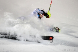 Fotograf Ivo Stejskal zachytil pád Martiny Dubovské po vnitřní lyži
