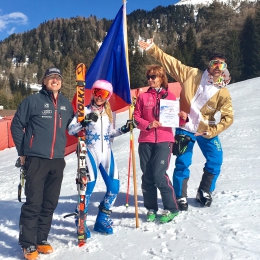 Tereza Kmochová s úspěšným realizačním týmem na MS neslyšících