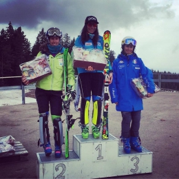 Bedny v Cavalese: 2. Klara Livk (SLO), 1. Martina Dubovská, 3. Irene Curtoni (ITA)