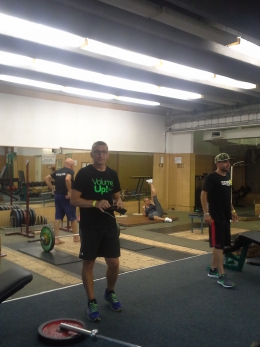 Josef Andre v akci, v pozadí olympijská vítězka Bára Špotáková