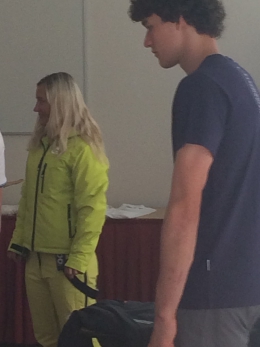 Pavla Klicnarová zkouší střih a velikost nového repre oblečení Don Quiet