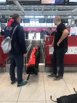 Při odbavení na letišti v Praze