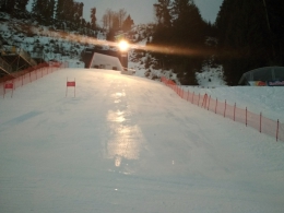 Takto preparovaná trať čekala na žáky na Ganslernhangu