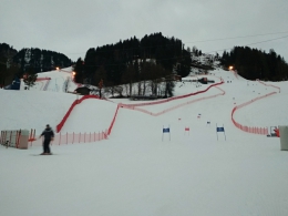 Hahnenkamm Junior Race na WC SL Ganslernhangu v Kitzbühelu