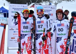 tři nejrychlejší muži: vítežný Skořepa (uprostřed), druhý Štěpán (vlevo), třetí Klíma