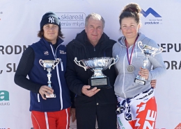 Memoriál Jarka Drápely vyhráli Fabian Gola a Klára Pospíšilová, předával otec Jaroslav Drápela