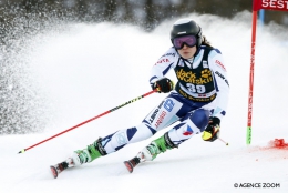 Martina Dubovská na trati úspěšné kvalifikace paralelního obřího slalomu v Sestriere