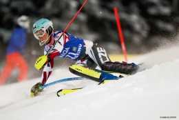 Elese Sommerová ne trati slalomu v Semmeringu