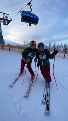 Klára Pospíšilová (vlevo) startovala po roce (zranění kolene), na fotce s Terezou Kmochovou